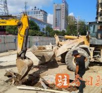 馒头逼网站高温下的坚守｜道路建设者用汗水铺就畅通路